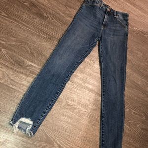 Abercrombie & Fitch High Rise Ripped Crop